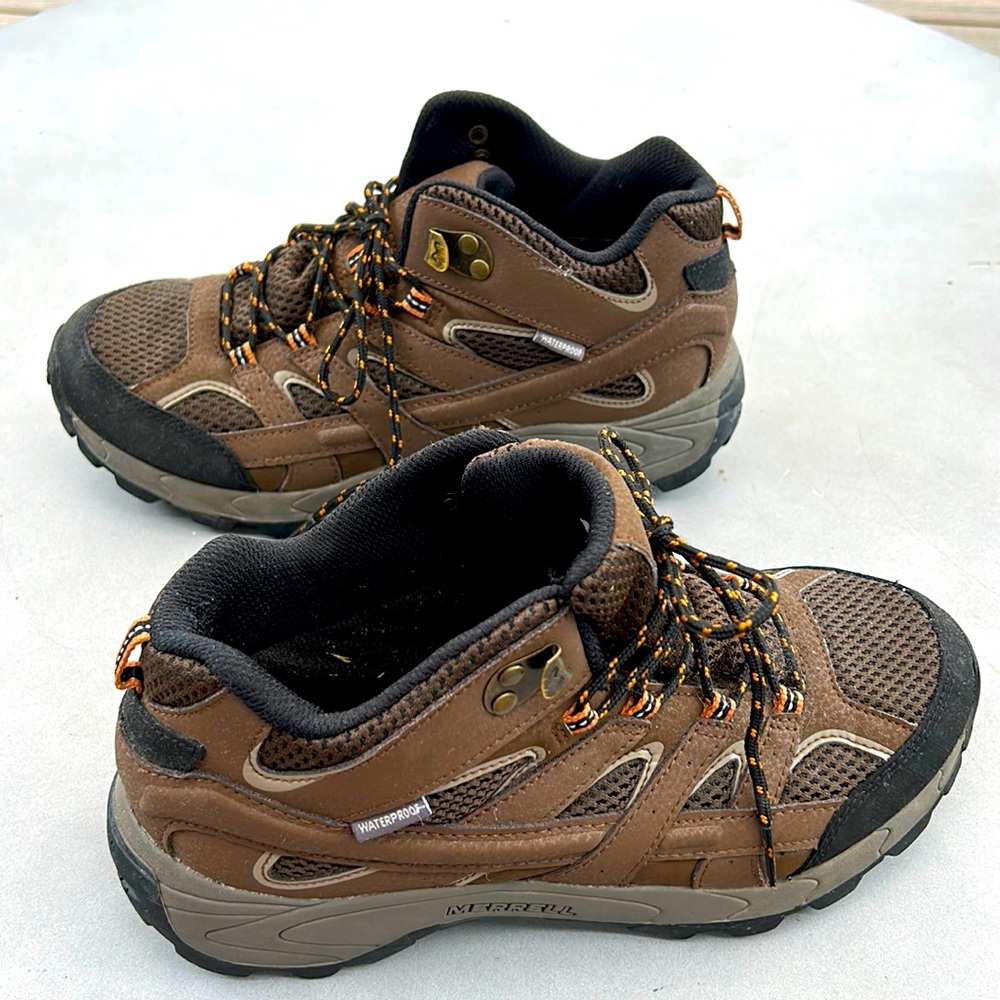 Merrill Moab Mid Hiking Boots in excellent condition, Youth size 6.5 wide.